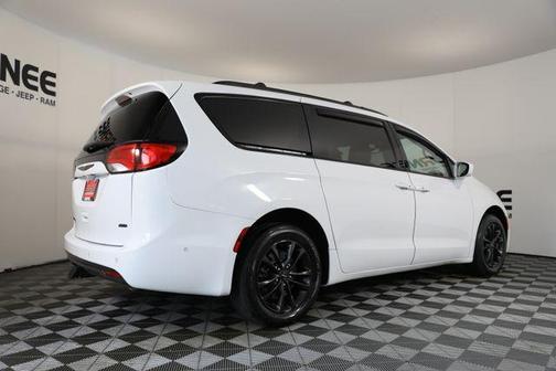 Bright White Clearcoat 2020 Chrysler Pacifica Launch Edition