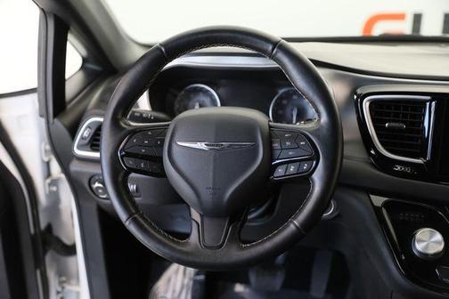 Bright White Clearcoat 2020 Chrysler Pacifica Launch Edition