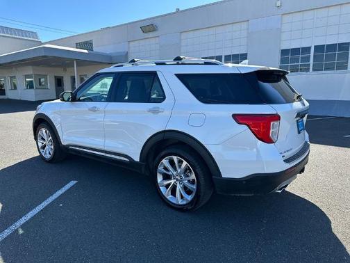 STAR WHITE MET TRI-COAT 2022 Ford Explorer PLATINUM