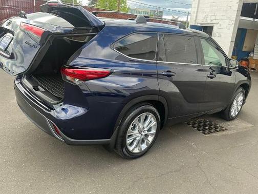 2023 Toyota Highlander LIMITED