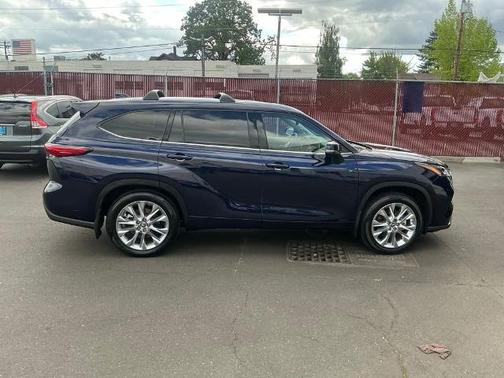 2023 Toyota Highlander LIMITED
