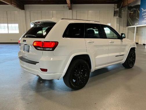 2019 Jeep Grand Cherokee LAREDO