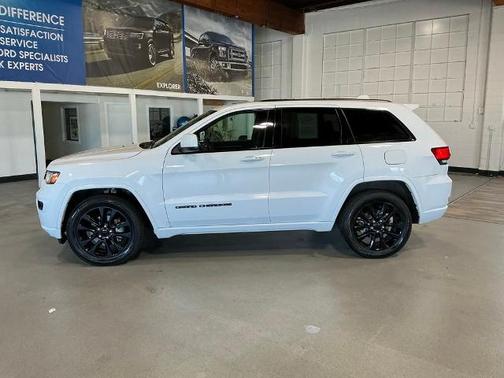 2019 Jeep Grand Cherokee LAREDO