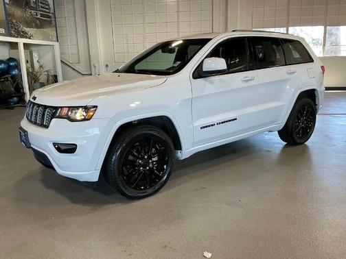 2019 Jeep Grand Cherokee LAREDO