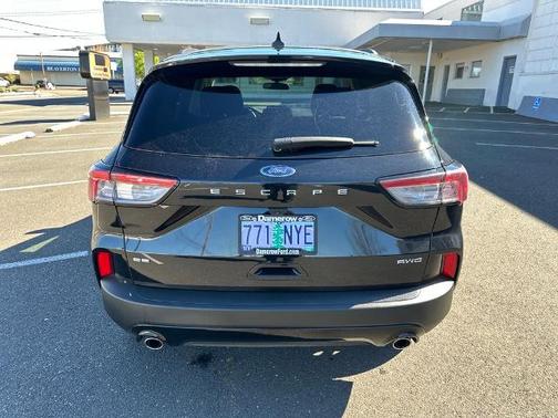 AGATE BLACK METALLIC 2022 Ford Escape SE