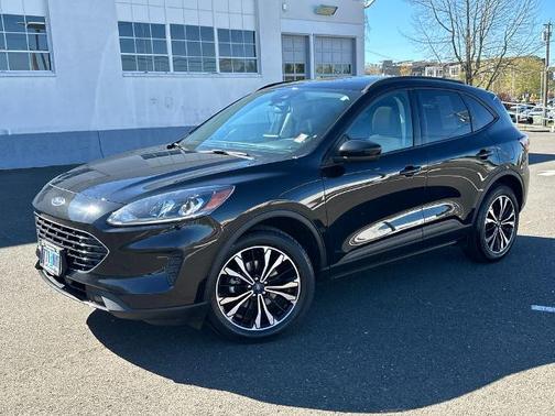 AGATE BLACK METALLIC 2022 Ford Escape SE