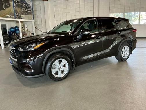 2022 Toyota Highlander LE