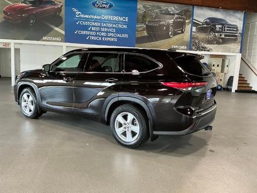 2022 Toyota Highlander LE