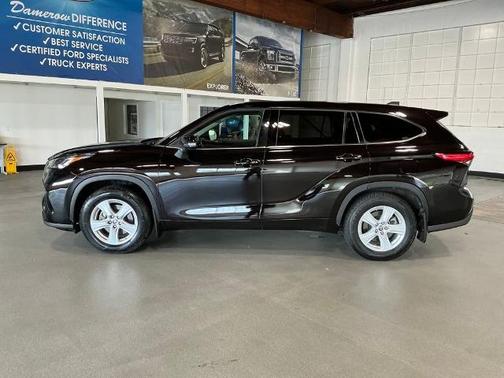 2022 Toyota Highlander LE