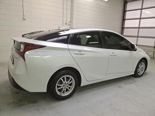 2021 Toyota Prius LE