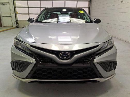 Celestial Silver Metallic/Midnight Black Metallic 2022 Toyota Camry XSE