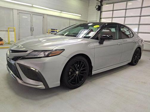 Celestial Silver Metallic/Midnight Black Metallic 2022 Toyota Camry XSE