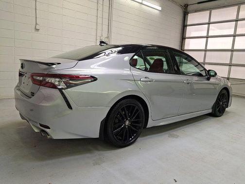 Celestial Silver Metallic/Midnight Black Metallic 2022 Toyota Camry XSE