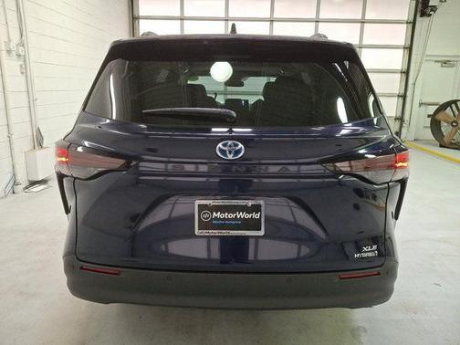 2023 Toyota Sienna XLE 8 Passenger