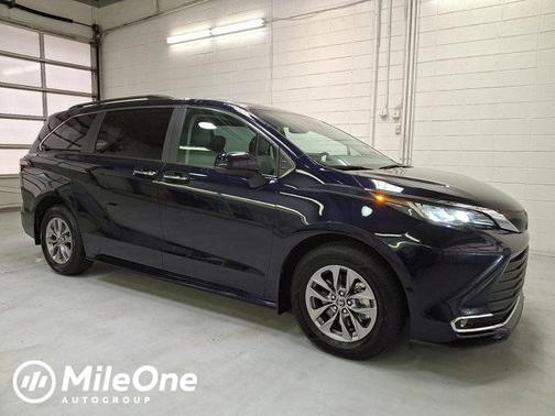 2023 Toyota Sienna XLE 8 Passenger