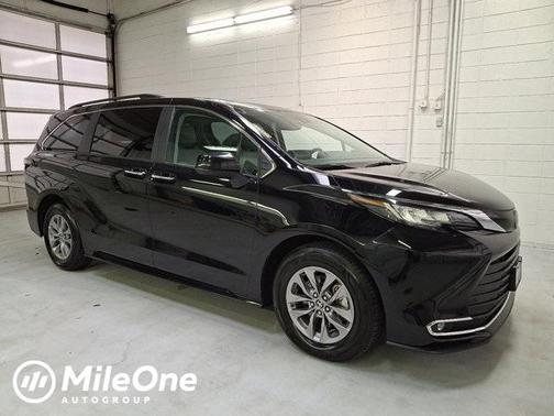 2023 Toyota Sienna XLE