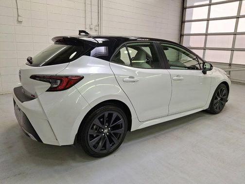 Wind Chill Pearl/Midnight Black Metallic 2023 Toyota Corolla XSE