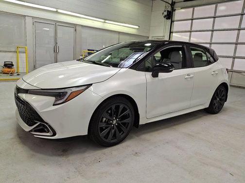 Wind Chill Pearl/Midnight Black Metallic 2023 Toyota Corolla XSE