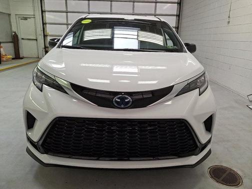 2022 Toyota Sienna XSE 7 Passenger