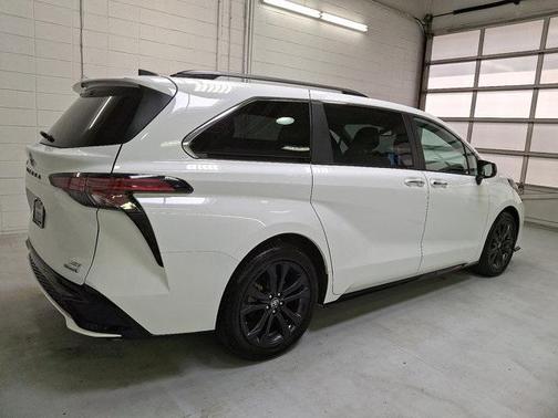 2022 Toyota Sienna XSE 7 Passenger