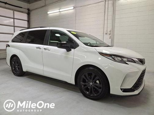 2022 Toyota Sienna XSE 7 Passenger