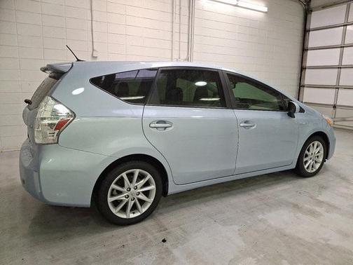 2014 Toyota Prius v Five