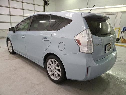 2014 Toyota Prius v Five
