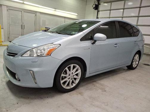 2014 Toyota Prius v Five