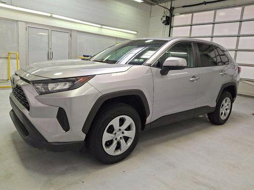 Silver Sky Metallic 2022 Toyota RAV4 LE