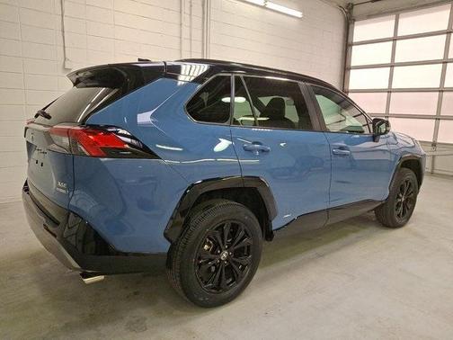 2022 Toyota RAV4 Hybrid SE