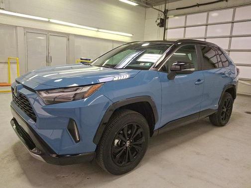 2022 Toyota RAV4 Hybrid SE