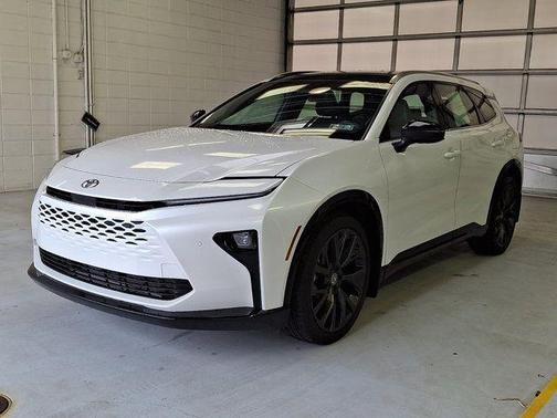 Oxygen White 2025 Toyota Crown Signia Limited