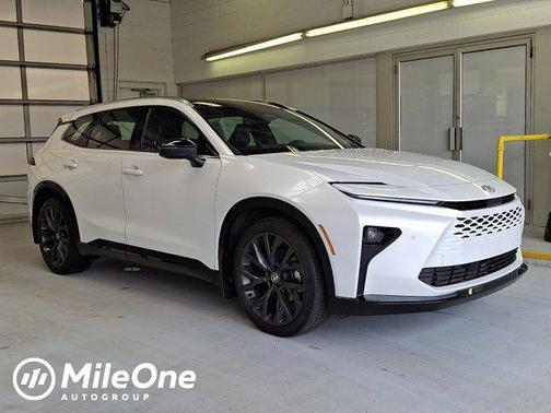 Oxygen White 2025 Toyota Crown Signia Limited