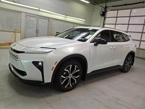 2025 Toyota Crown Signia XLE