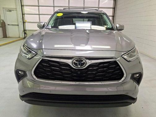 Heavy Metal 2025 Toyota Highlander Hybrid Limited