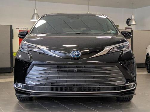 2025 Toyota Sienna Platinum