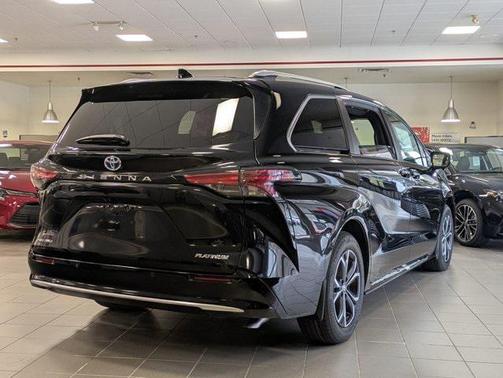 2025 Toyota Sienna Platinum
