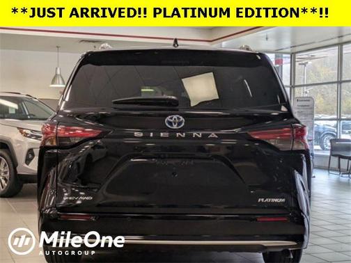 2025 Toyota Sienna Platinum