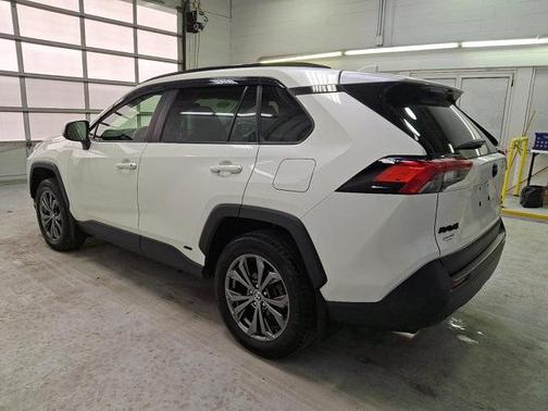 2022 Toyota RAV4 Hybrid XLE Premium