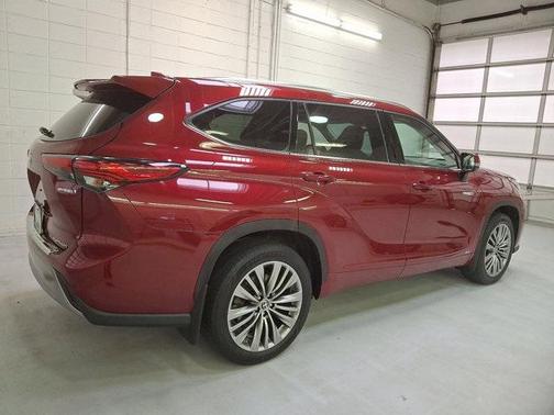 2021 Toyota Highlander Hybrid Platinum
