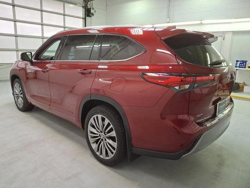 2021 Toyota Highlander Hybrid Platinum