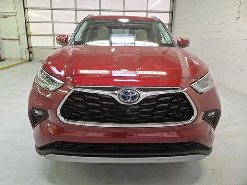 2021 Toyota Highlander Hybrid Platinum