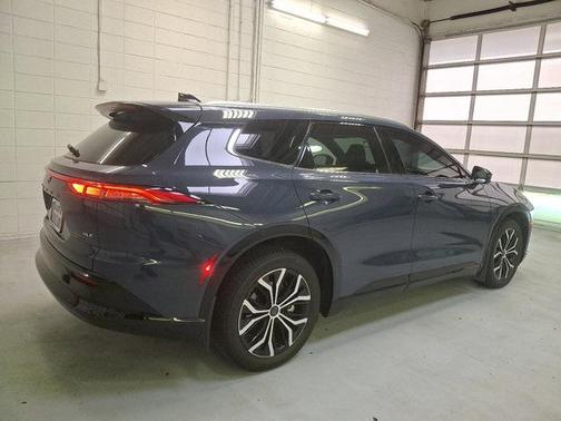 2025 Toyota Crown Signia XLE