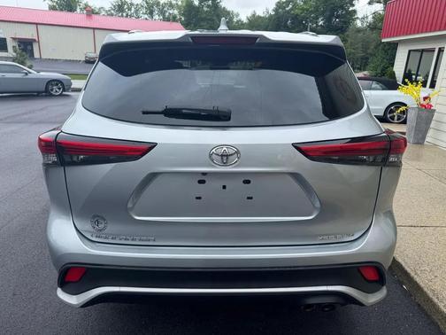 Celestial Silver Metallic 2021 Toyota Highlander XSE