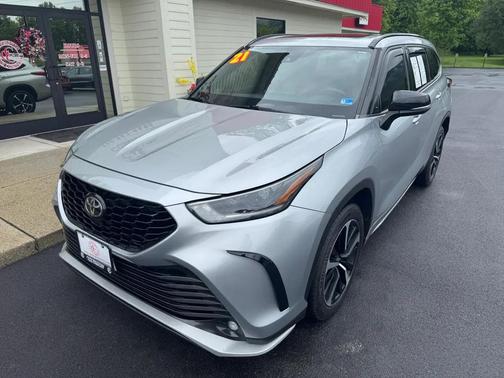Celestial Silver Metallic 2021 Toyota Highlander XSE