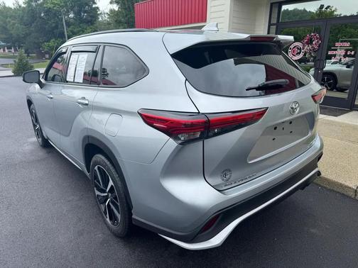 Celestial Silver Metallic 2021 Toyota Highlander XSE