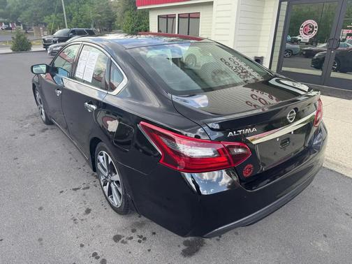 Super Black 2017 Nissan Altima 2.5 SR