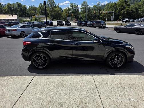2018 INFINITI QX30 Sport