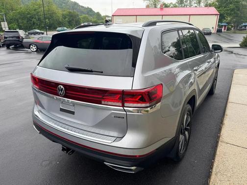 Silver Mist Metallic 2024 Volkswagen Atlas 2.0T SE w/Technology 4MOTION