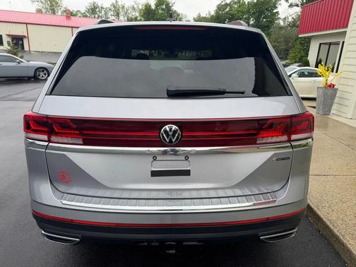 Silver Mist Metallic 2024 Volkswagen Atlas 2.0T SE w/Technology 4MOTION